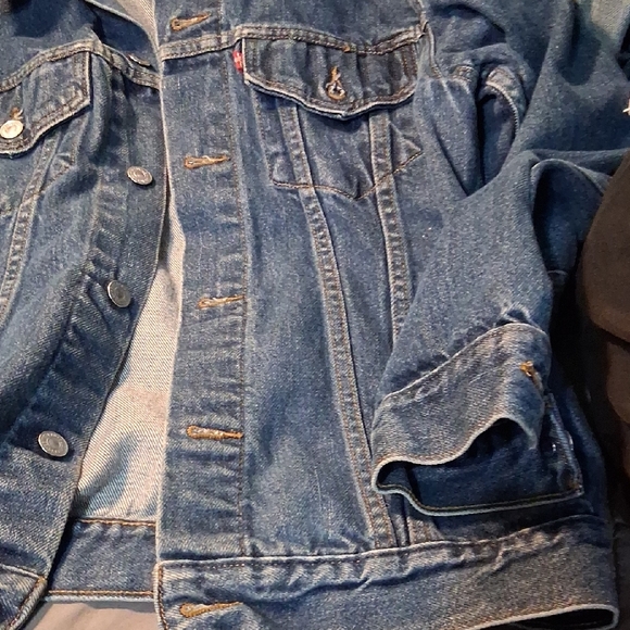 Levi's Classic Blue Denim Jacket - Picture 4 of 7